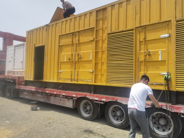 海南藏族除了负载情况和发动机维护，还有哪些因素会影响 200kw 柴油发电机的油耗？